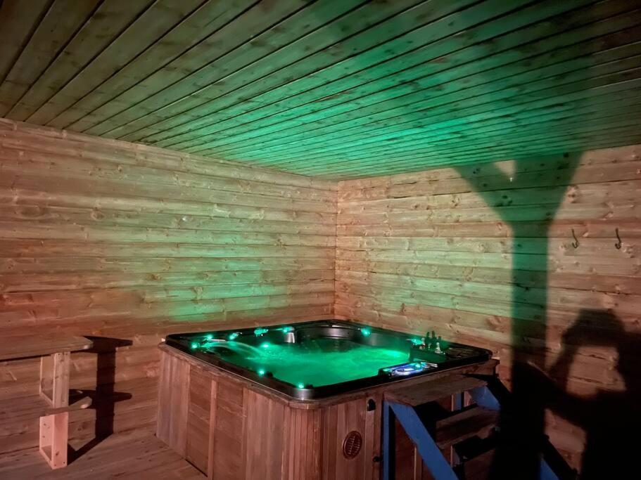 John The Mills Cottage Spahot Tub Private Beach Донегол Экстерьер фото